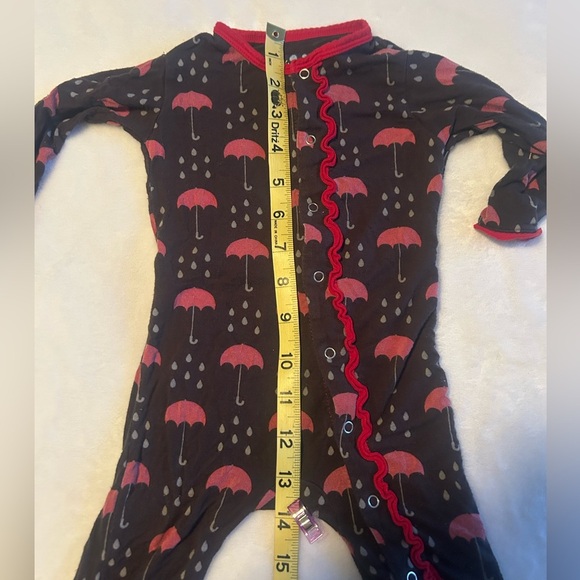 Kickee Pants pajamas - black with raindrops and red umbrellas size 3-6 months - Picture 5 of 6
